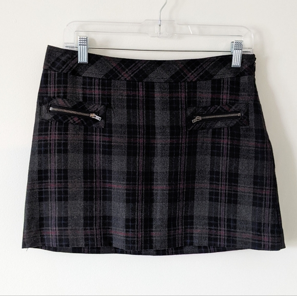 Sexy little plaid mini skirt - Picture 2 of 3